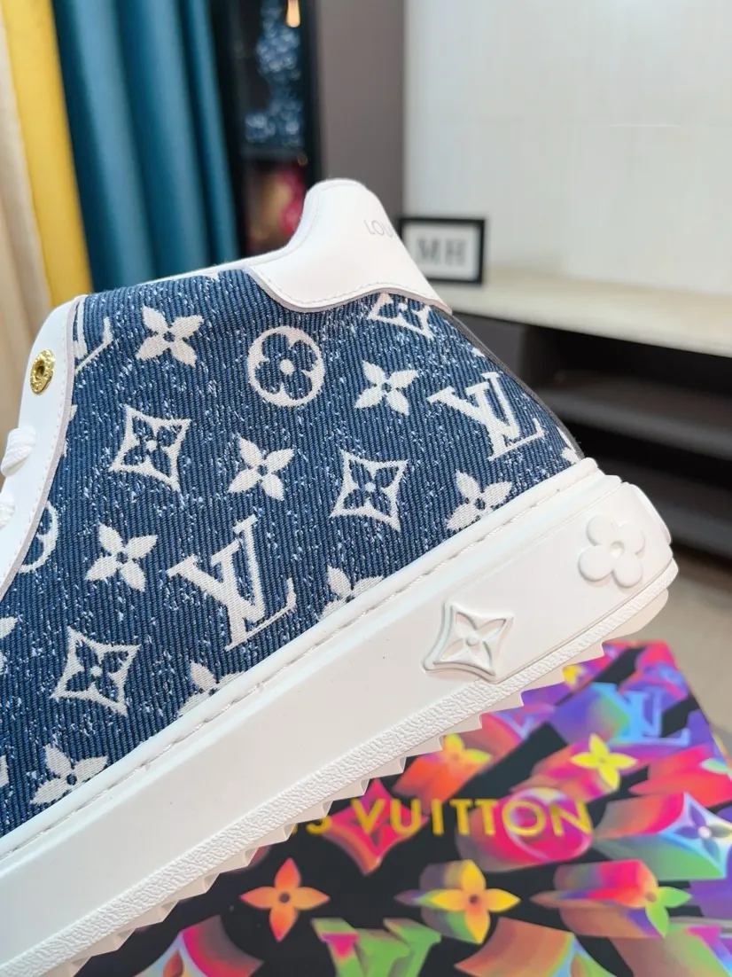 Men's shoes 💰560🌹🌹【LV】New men's high-top shoes, ‌global limited edition💯 shoes‌ are made of ‌original silk leather➕cowhide lining🐂top-grade workmanship! ‌Inner padding for feet: pure imported sheepskin lining, strappy sneakers, comfortable and breathable✅ luxurious and noble!! Men's shoe size: 38-44 💮
